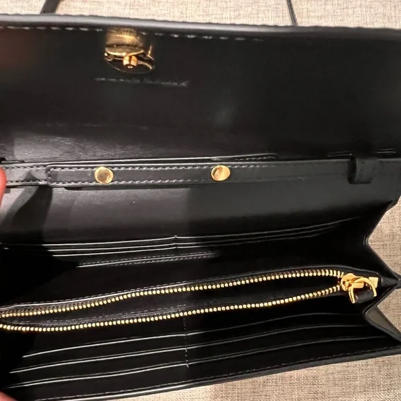 New Burberry Crossbody - Picture 2 of 3